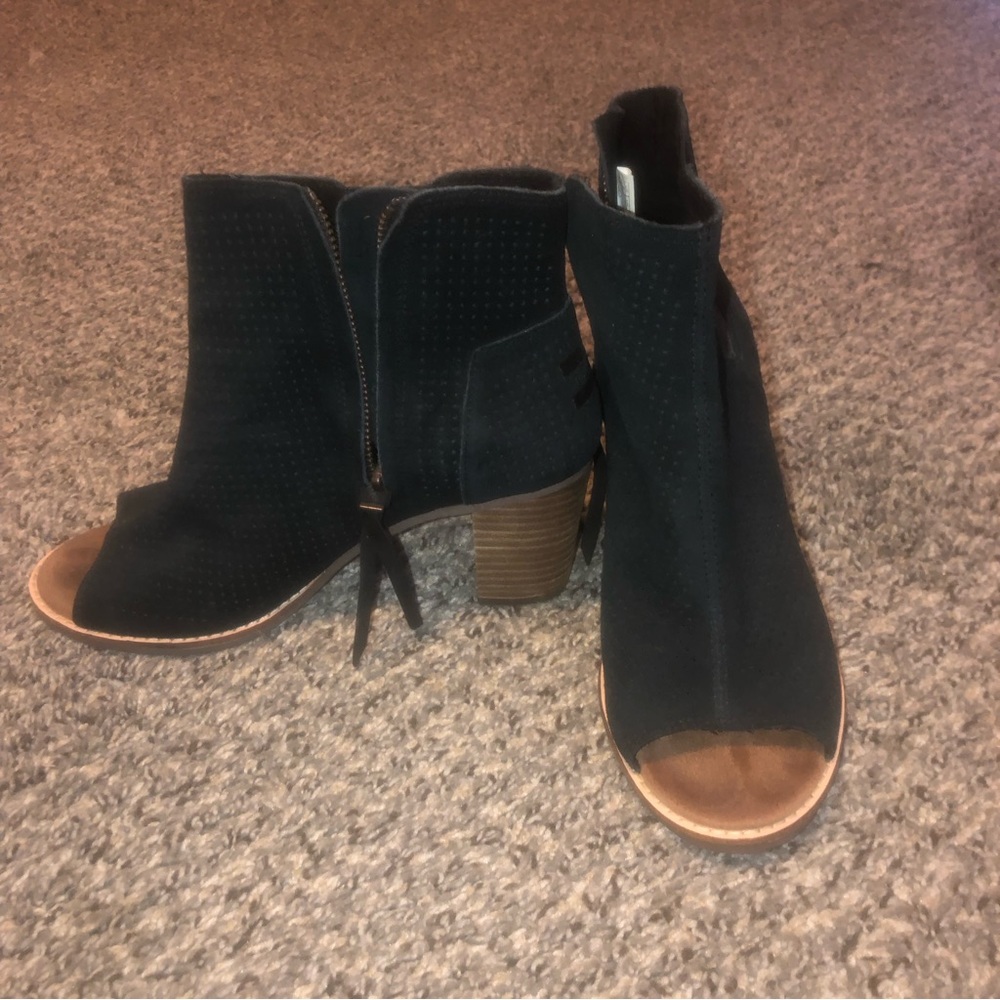 TOMS black heels